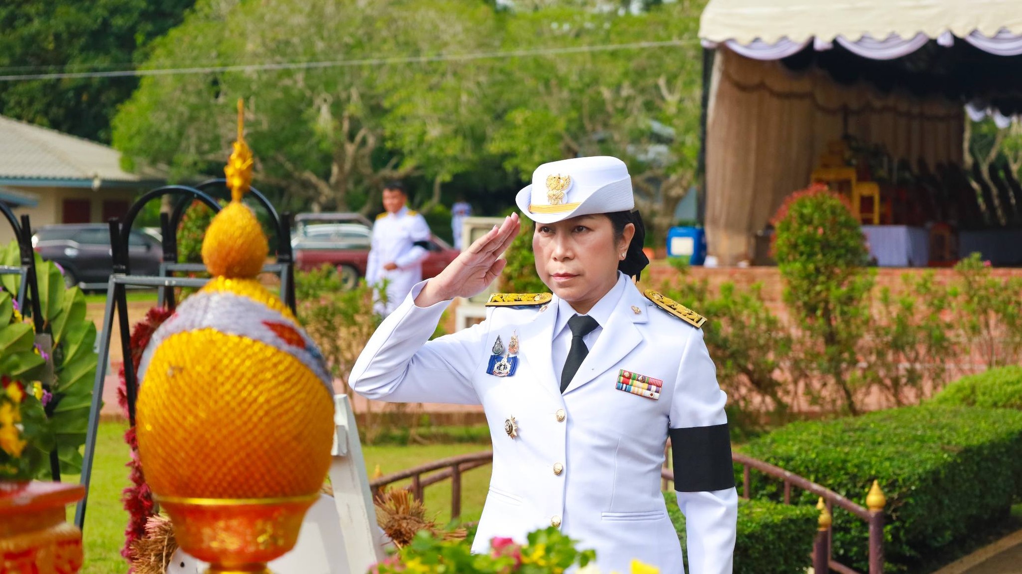 หก